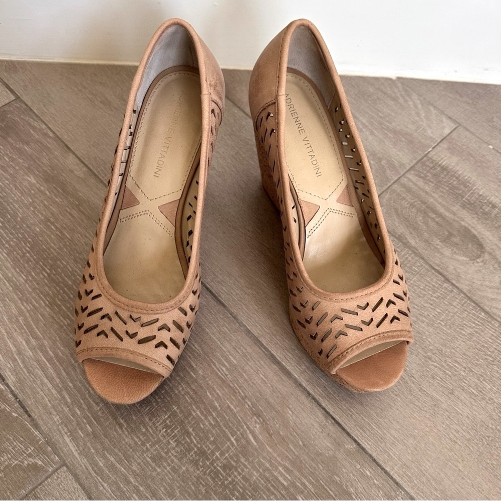 Nude leather wedge pumps. Perfect go with anything shoe! - Picture 2 of 8